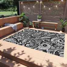 Load image into Gallery viewer, Black/White Outdoor Rug