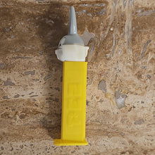 Load image into Gallery viewer, Vintage bugs bunny pez dispenser
