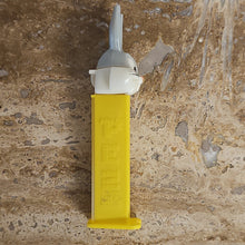 Load image into Gallery viewer, Vintage bugs bunny pez dispenser
