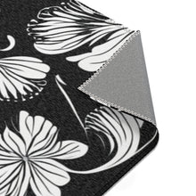 Load image into Gallery viewer, Black/White Floral Rug
